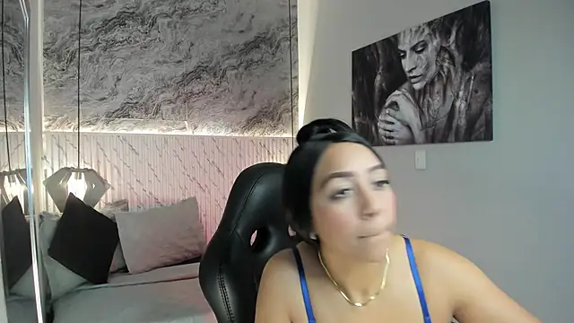 Snapshot of Esmeralda__18 chatting on 1, 6, 2026 Esmeralda 18 online show from 1, 6, 2026