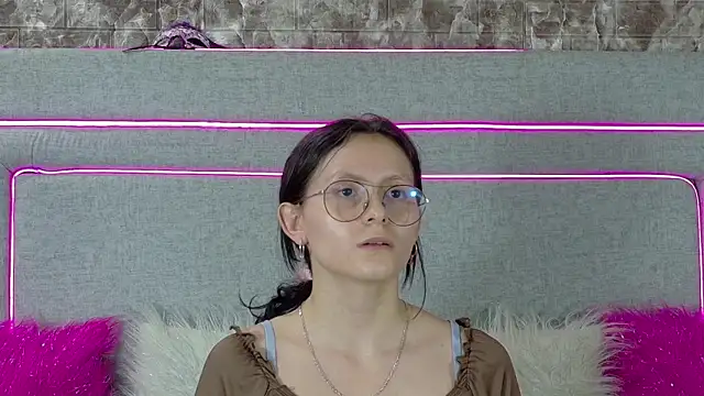 Snapshot of Naomimolie chatting on 16, 7, 2026 Naomimolie online show from 16, 7, 2026