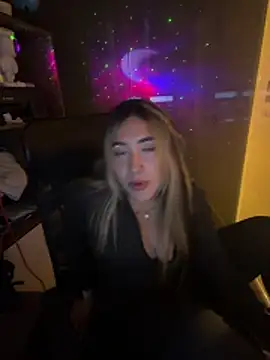 ManuelaVeeleez online show from 11, 4, 2026