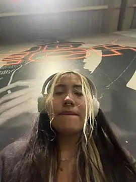 ManuelaVeeleez online show from 7, 7, 2026