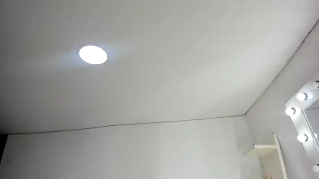 KoralCruz  online show from 13, 4, 2026