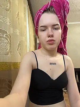 Snapshot of KayShaw chatting on 9, 7, 2026 KayShaw online show from 9, 7, 2026