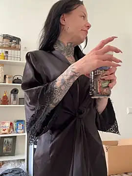 Snapshot of SkinnyLilly chatting on 27, 4, 2026 SkinnyLilly online show from 27, 4, 2026