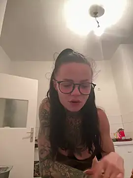 SkinnyLilly online show from 27, 7, 2026