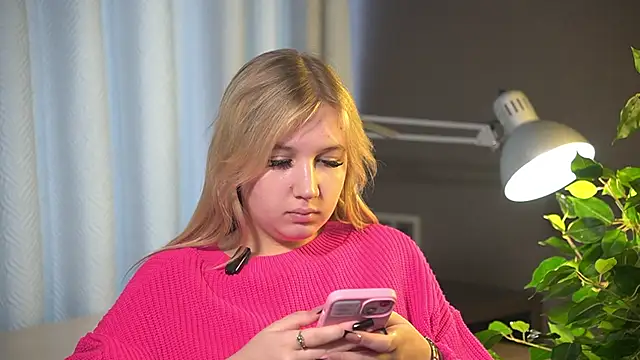 Snapshot of SinaHovey chatting on 4, 3, 2026 SinaHovey online show from 4, 3, 2026