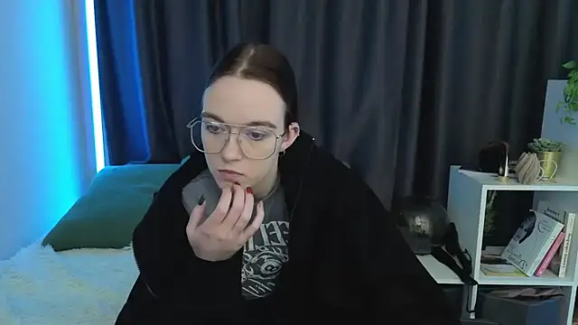 SunyLily online show from 25, 5, 2026