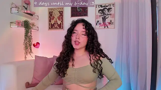 Snapshot of Ally_belle chatting on 23, 7, 2026 Ally belle online show from 23, 7, 2026