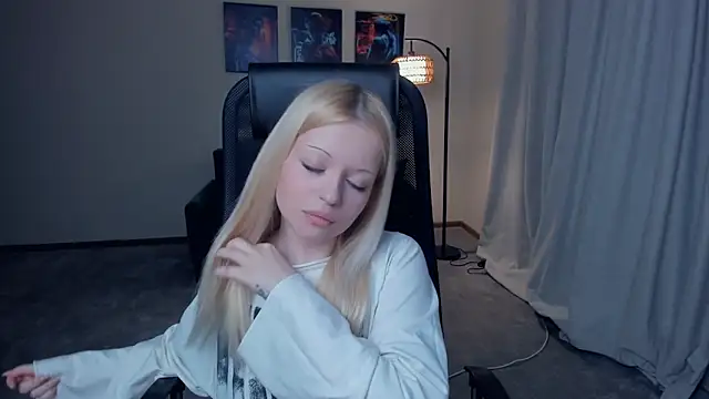 LiliInyart online show from 5, 3, 2026