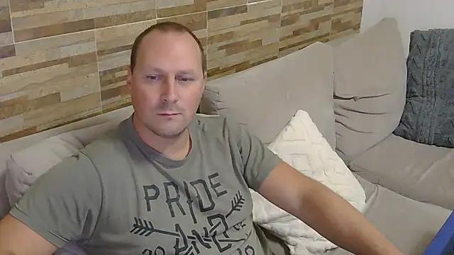 Snapshot of lustonfan chatting on 21, 4, 2026 lustonfan online show from 21, 4, 2026