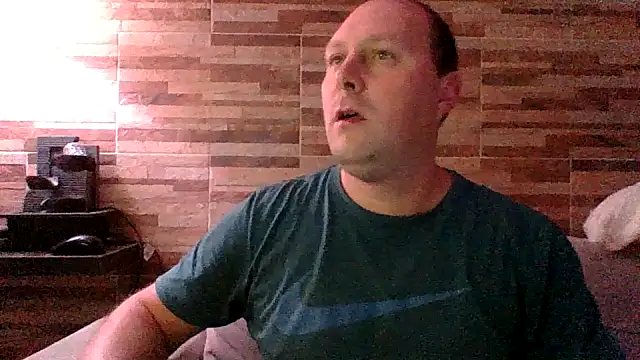 Snapshot of lustonfan chatting on 26, 4, 2026 lustonfan online show from 26, 4, 2026