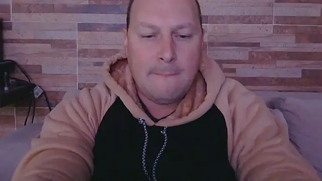 Snapshot of lustonfan chatting on 22, 5, 2026 lustonfan online show from 22, 5, 2026