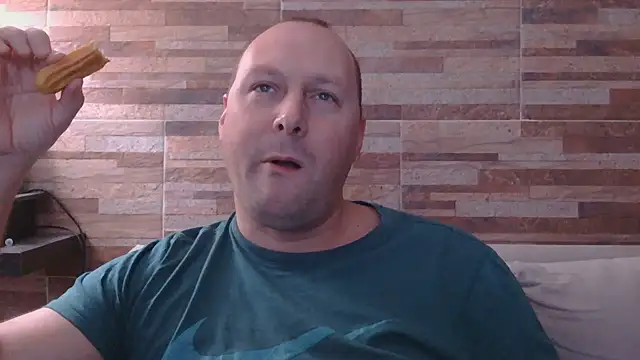 Snapshot of lustonfan chatting on 15, 6, 2026 lustonfan online show from 15, 6, 2026