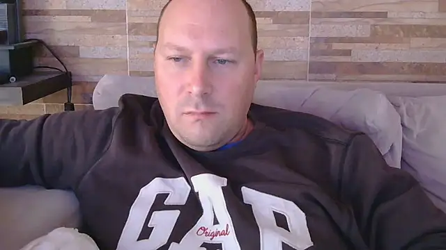 Snapshot of lustonfan chatting on 19, 6, 2026 lustonfan online show from 19, 6, 2026