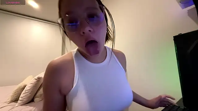 Sarahhh 0 online show from 22, 3, 2026