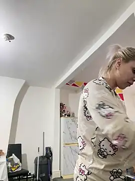 Snapshot of Giullyaxxx chatting on 8, 3, 2026 Giullyaxxx online show from 8, 3, 2026