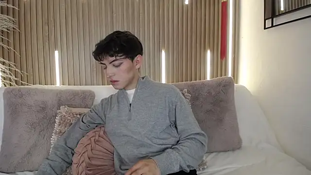 Cristopher Wild online show from 6, 4, 2026