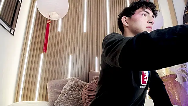 Cristopher Wild online show from 21, 4, 2026