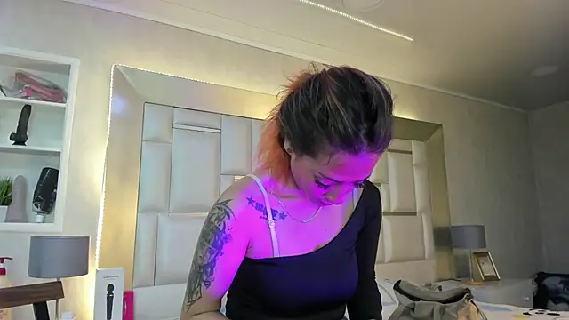 ZoeTaylorl online show from 2, 6, 2026