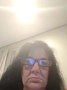 Snapshot of DearestOregano9999 chatting on 6, 4, 2026 DearestOregano9999 online show from 6, 4, 2026