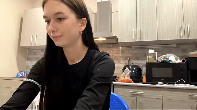 LaraDraggoo online show from 25, 3, 2026