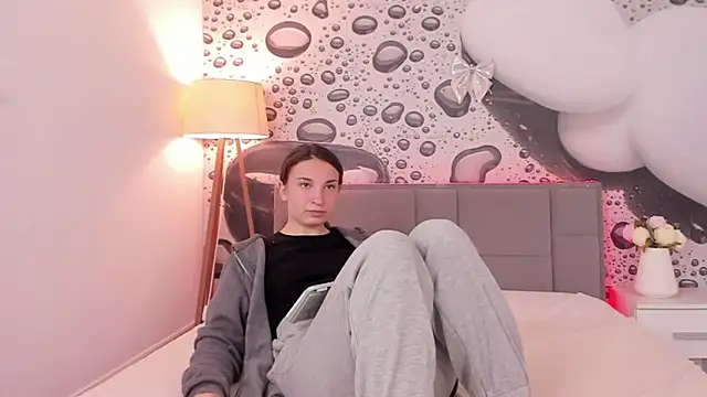 JosephineRows online show from 21, 4, 2026