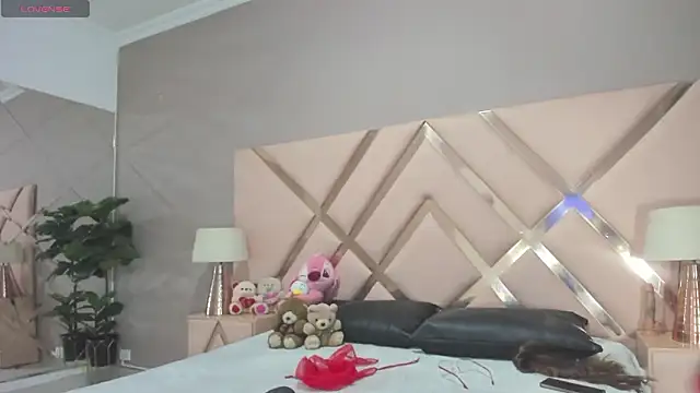 ZairaRogue online show from 16, 3, 2026