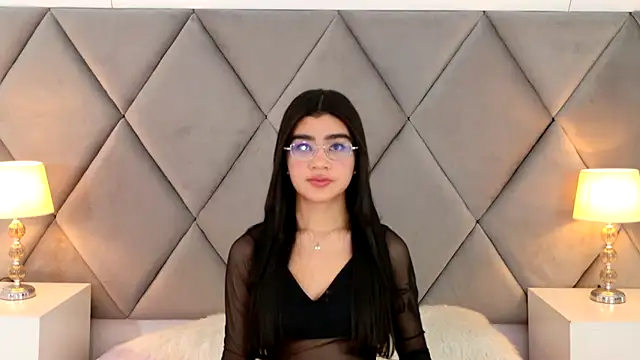 OliviaDiaz online show from 17, 4, 2026