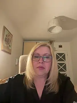 Snapshot of JanieLight53 chatting on 14, 4, 2026 JanieLight53 online show from 14, 4, 2026