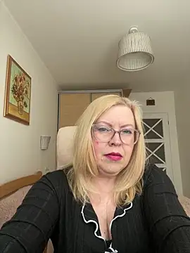Snapshot of JanieLight53 chatting on 17, 4, 2026 JanieLight53 online show from 17, 4, 2026