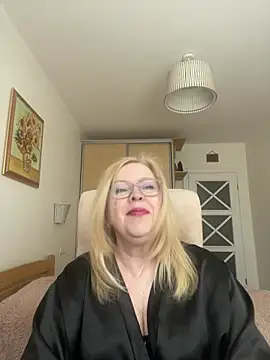 Snapshot of JanieLight53 chatting on 19, 4, 2026 JanieLight53 online show from 19, 4, 2026
