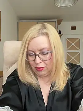 Snapshot of JanieLight53 chatting on 23, 4, 2026 JanieLight53 online show from 23, 4, 2026