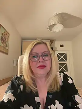 Snapshot of JanieLight53 chatting on 4, 5, 2026 JanieLight53 online show from 4, 5, 2026