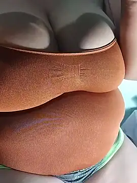 latina bigtitss online show from 30, 3, 2026