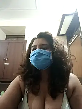 Snapshot of yourHaseena chatting on 10, 4, 2026 yourHaseena online show from 10, 4, 2026