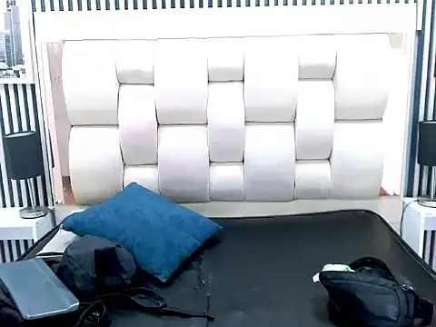 Alex Wolft online show from 2, 4, 2026