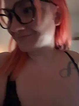 Snapshot of Fiebie_licious_ chatting on 7, 6, 2026 Fiebie licious online show from 7, 6, 2026