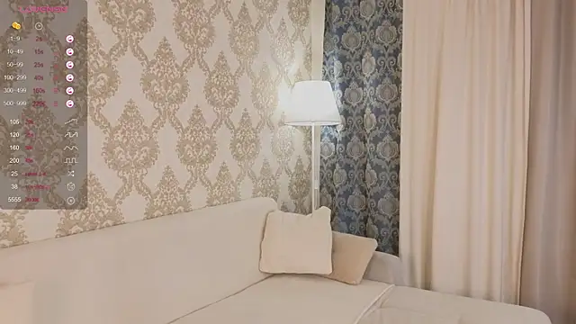 Snapshot of foxy_bloomm chatting on 8, 7, 2026 foxy bloomm online show from 8, 7, 2026