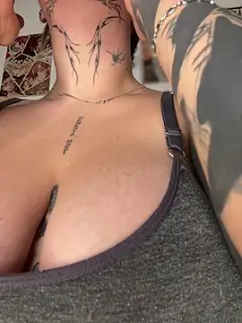 CarolQueen1  online show from 19, 4, 2026