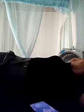 Snapshot of Sweet-cum425 chatting on 13, 4, 2026 Sweet-cum425 online show from 13, 4, 2026