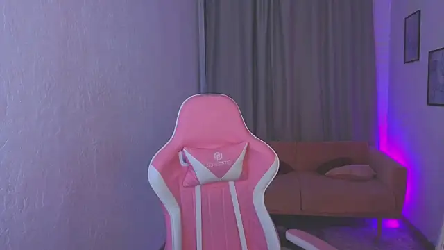 LoralAvery online show from 1, 4, 2026