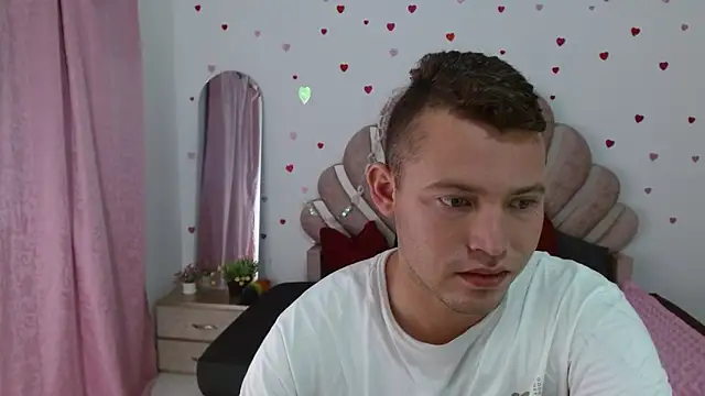 Snapshot of sven_fox723 chatting on 15, 5, 2026 sven fox723 online show from 15, 5, 2026