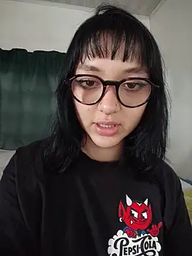 Snapshot of LilithBluum chatting on 27, 5, 2026 LilithBluum online show from 27, 5, 2026