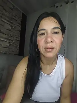 Snapshot of Camillemonroe_ chatting on 4, 7, 2026 Camillemonroe online show from 4, 7, 2026