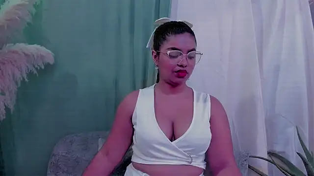 ZoeyMonroe  online show from 15, 4, 2026