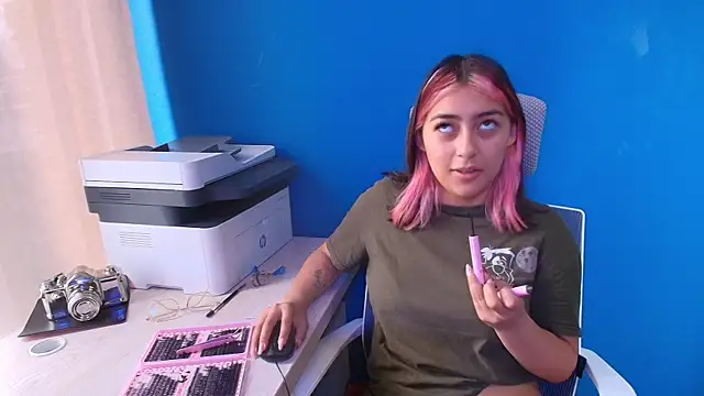 PinkyyPieee  online show from 8, 4, 2026