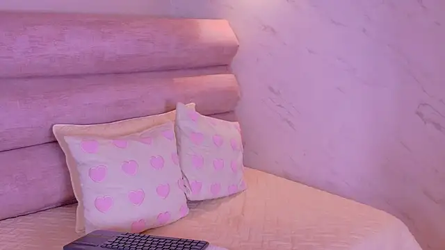 EmmaCollins01 online show from 12, 3, 2026