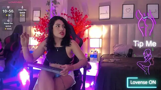 Snapshot of aniie_rouse chatting on 6, 6, 2026 aniie rouse online show from 6, 6, 2026