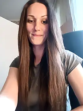 Snapshot of LunaCrystall chatting on 12, 4, 2026 LunaCrystall online show from 12, 4, 2026