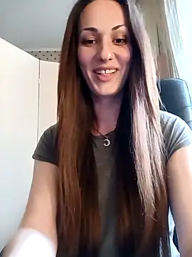 Snapshot of LunaCrystall chatting on 4, 5, 2026 LunaCrystall online show from 4, 5, 2026
