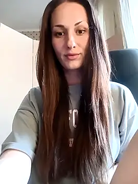 Snapshot of LunaCrystall chatting on 6, 5, 2026 LunaCrystall online show from 6, 5, 2026
